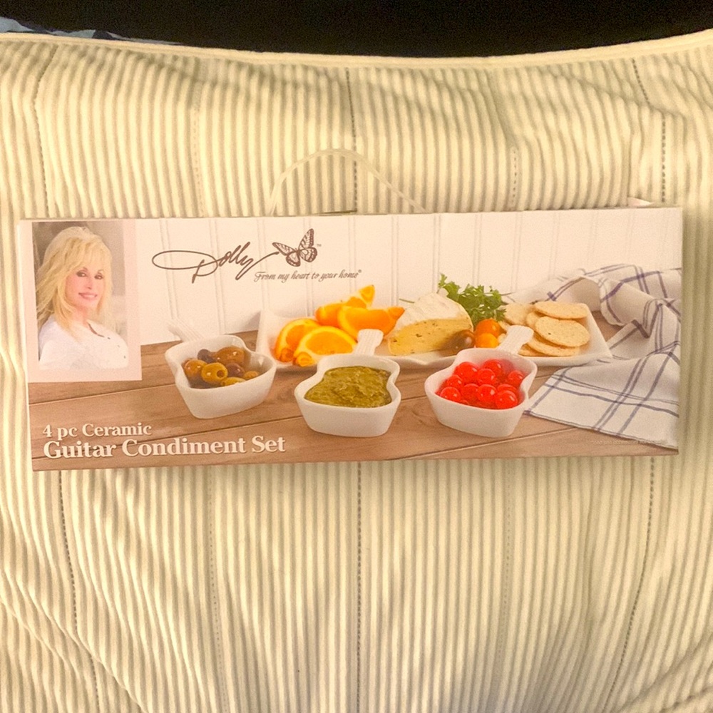 🎸 NIB Dolly Parton 4 pc Ceramic White Guitar Condiment Tabletop Set - Picture 3 of 8